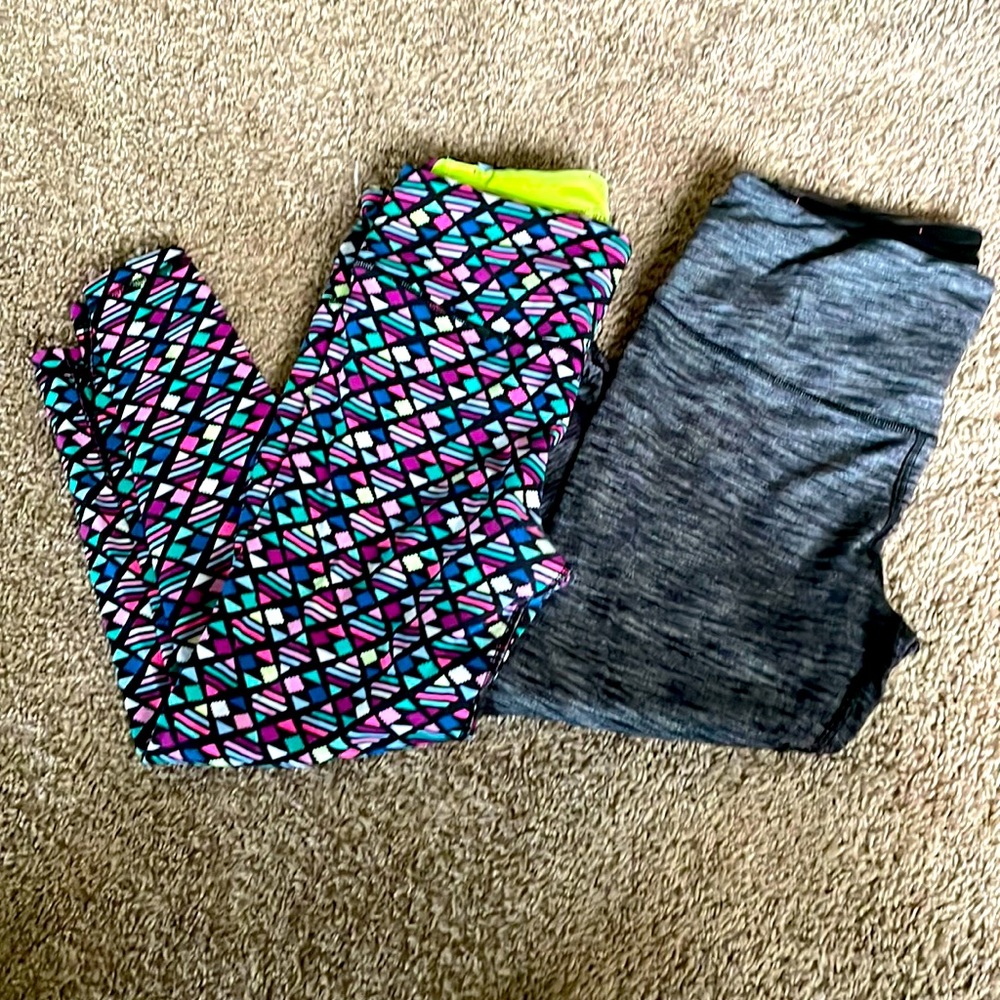 Two pairs of Victoria’s Secret sport knockout capris in size medium.
